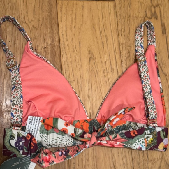 Luxury Bikini Top. Agua Bendita US. Size Large. Fits Like a Medium - Picture 5 of 8